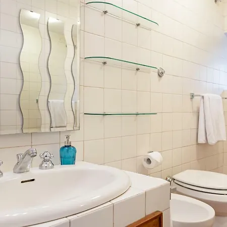 Appartement Charming Flat Up To 4 Guest, 2mins To San Peter