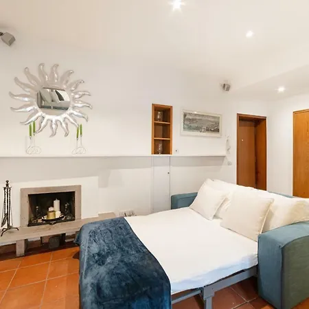 Appartement Charming Flat Up To 4 Guest, 2mins To San Peter